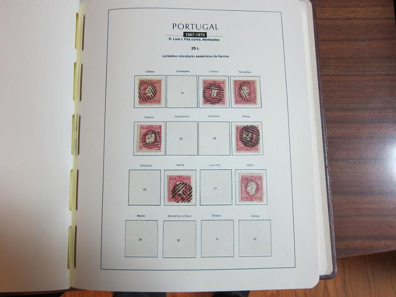0015 (99).jpg -     Lote:    15      Marcofilia      Lotes Especiais       Descrição:      Portugal.   Colecção especializada de marcas numéricas das 1.ª e 2.ª reformas em selos de 25 reis, desde D. Maria II até D. Luís I, de frente. Lote a ver.        Lote       Valor Base:     &euro; 1.500,00     Valor Venda:     &euro; 3.000,00     
